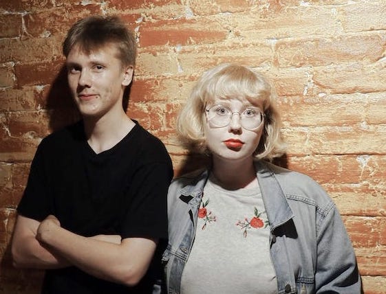Kaksi salolaista nuorta keikkailevat Rikalanmäellä lauantaina 25.7. klo 19.00. He esittävät pop- ja jazzmusiikkia sekä suomeksi että englanniksi. Tilaisuuteen vapaa pääsy. Keikka on joko terassilla tai Rikalan Krouvissa.