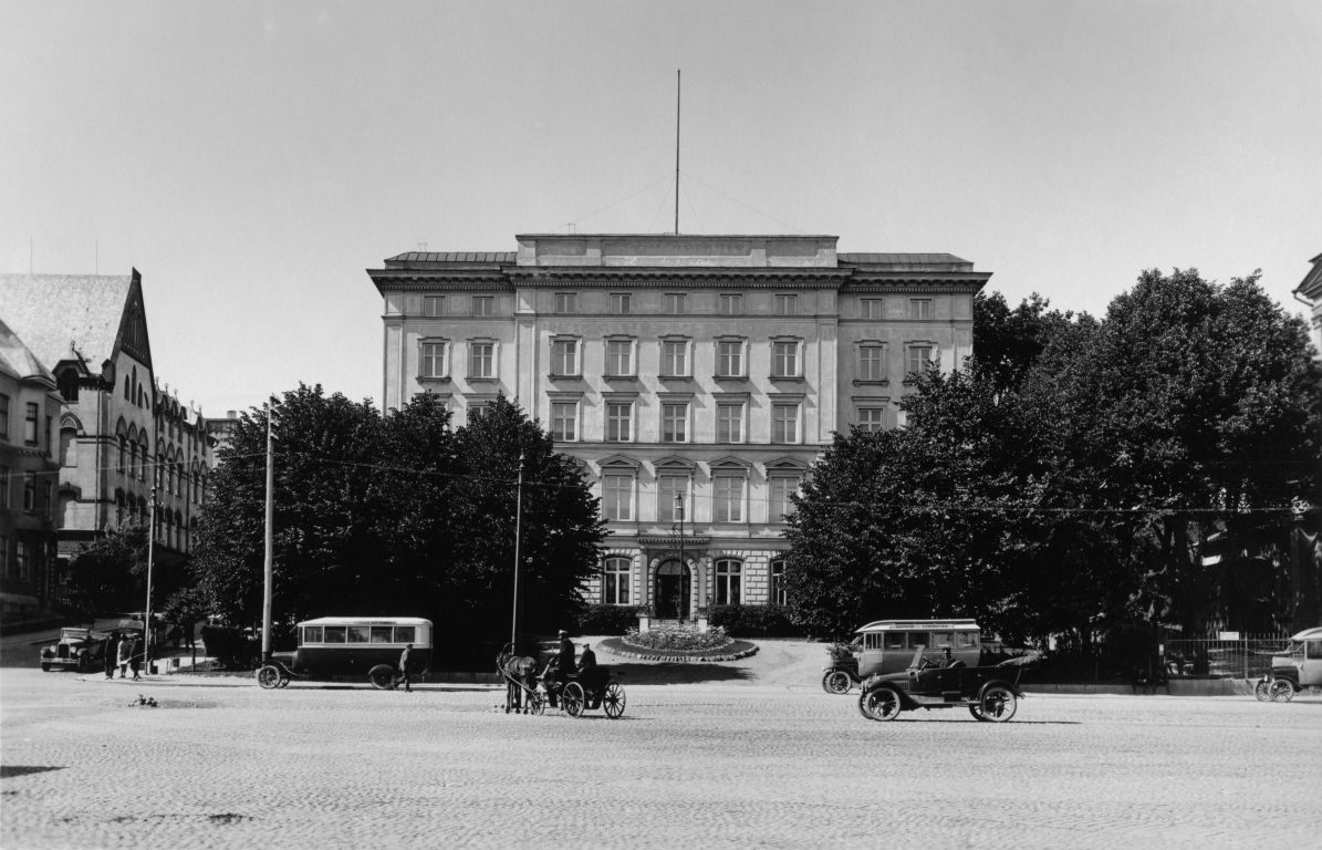 Turun yliopiston ensimmäinen päärakennus Turun kauppatorin laidalla