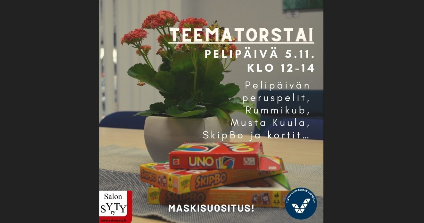 Kortti pakkoja kukka vaasin edessä