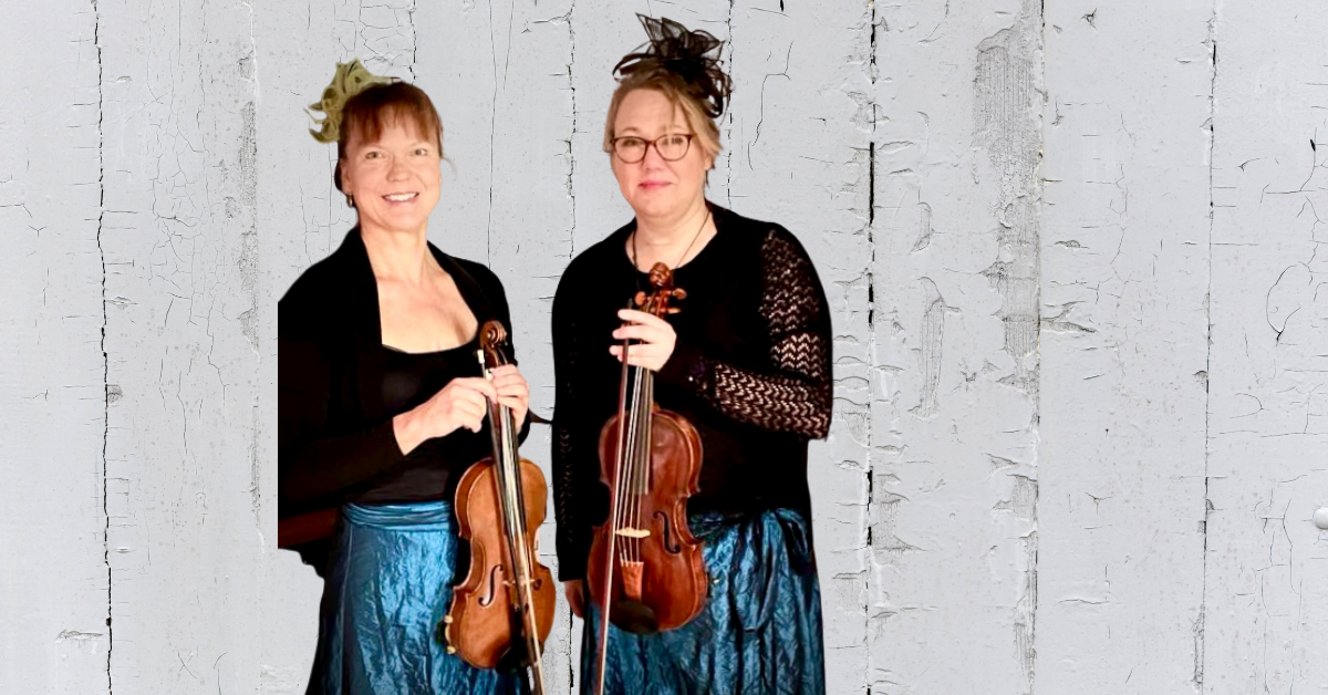 kaksi naista viulujen kanssa, harmaa tausta