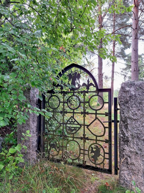 A gate on the ancient path of Rikalanmäki