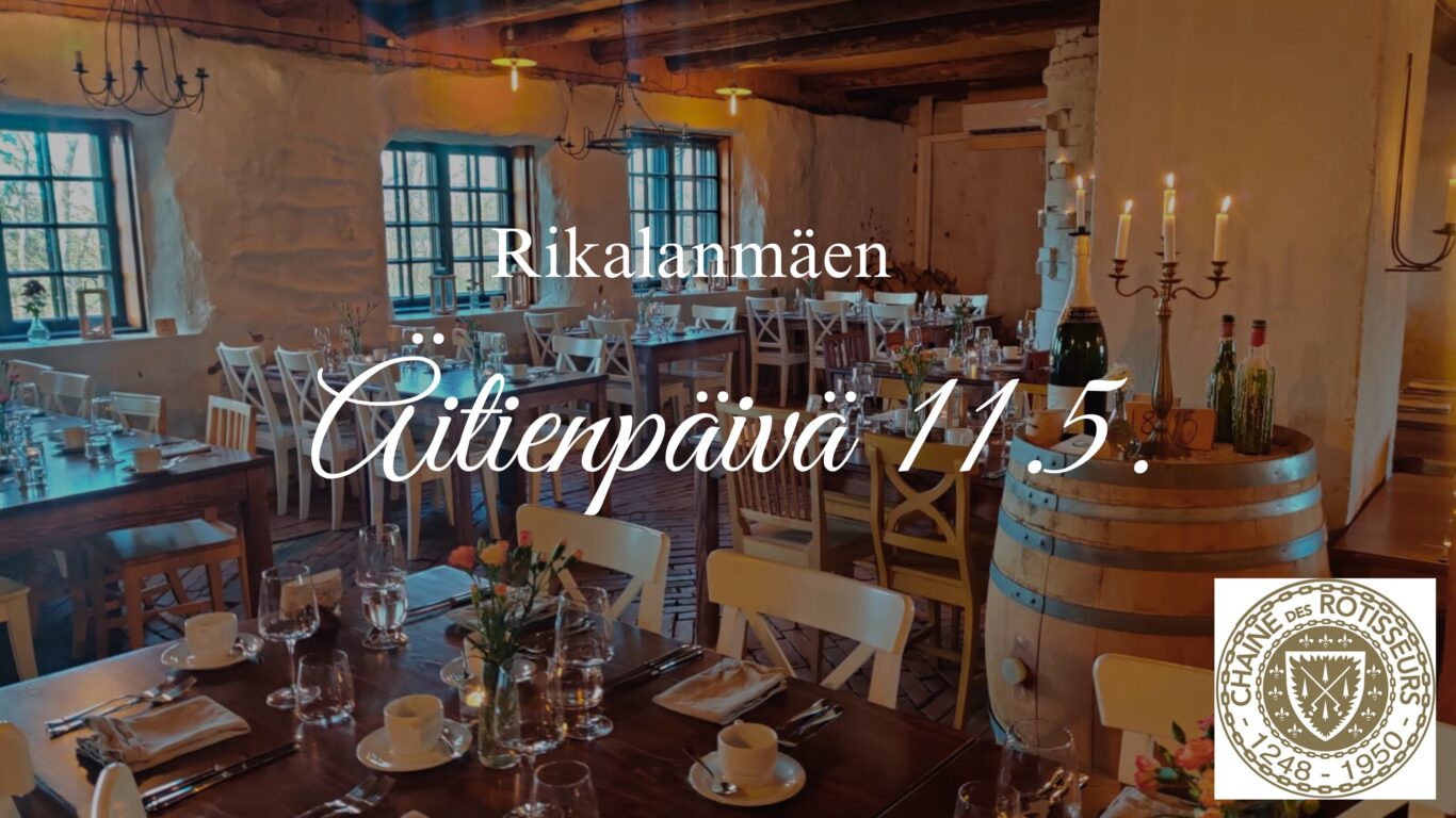 Rikalan Krouvin interiööriä pöytäkattauksineen.