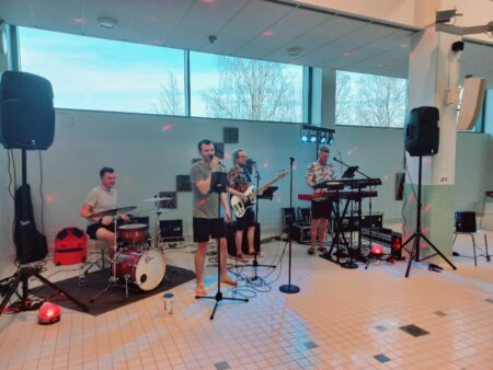 LIVE-musiikki liikuttaa vesijumpissa