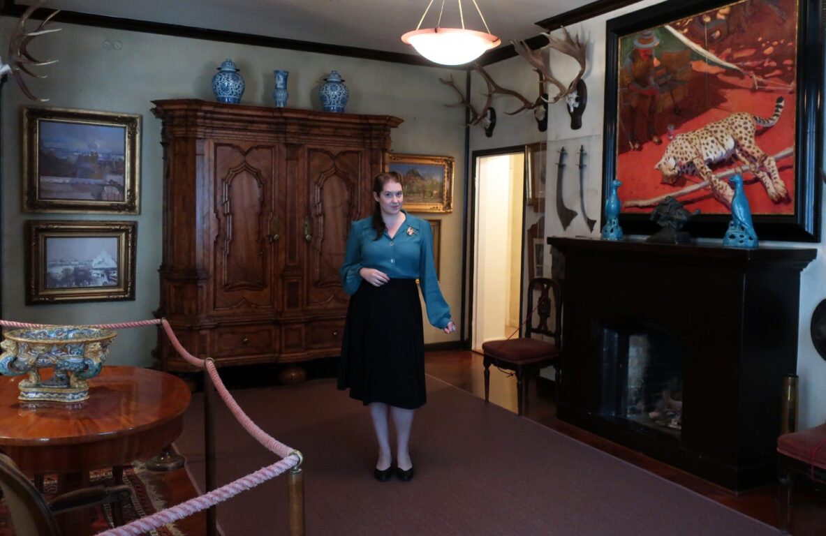 Mannerheim museon amanuenssi Eira Aalto. Kuva: Liisa Oikari,.