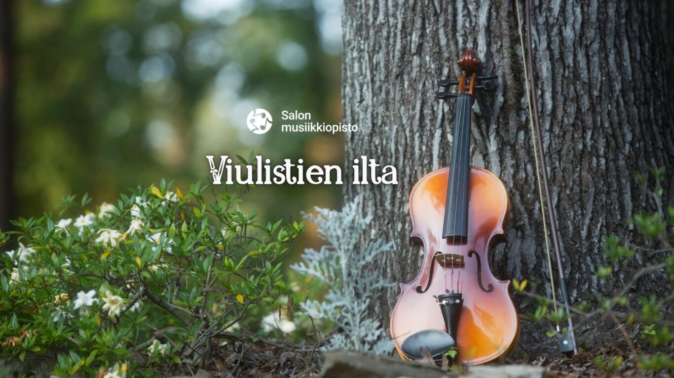 Kuvassa on viulu ja jousi nojaamassa puunrunkoon metsäisessä maisemassa.