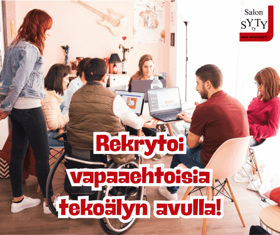 Opiskelijoita tietokoneineen pyöreän pöydän ympärillä. 