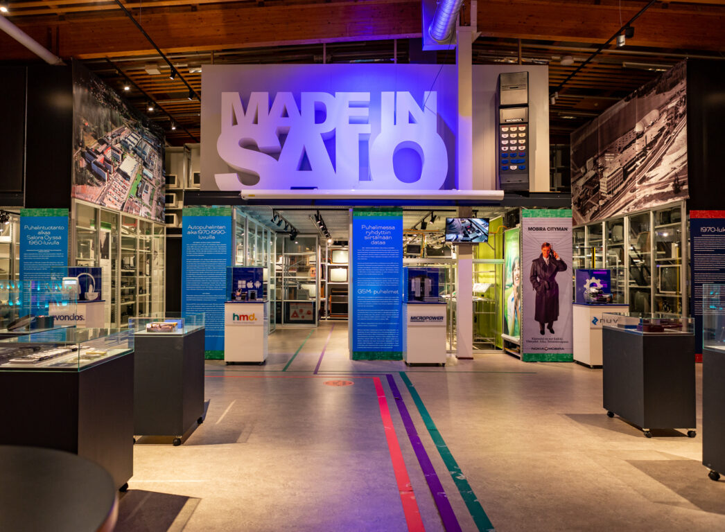 Näkymä elektroniikkamuseon näyttelyyn.