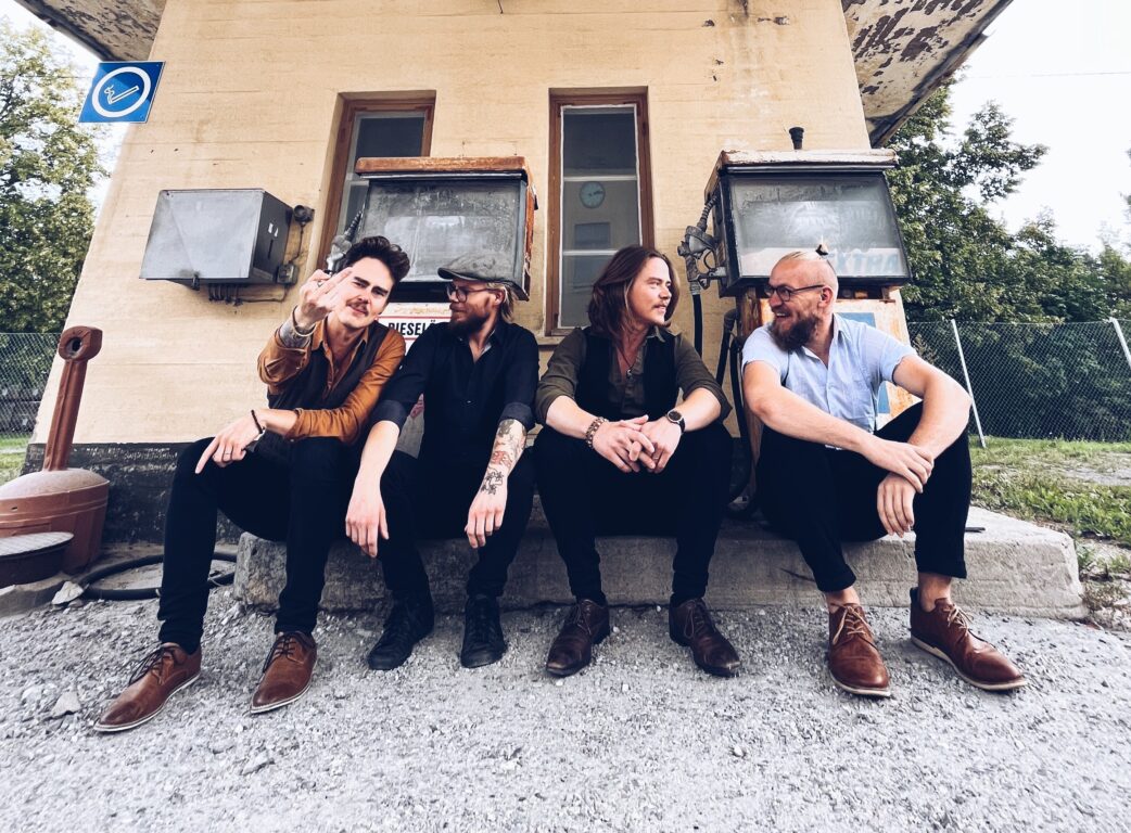 McGuinness-yhtye tauolla.