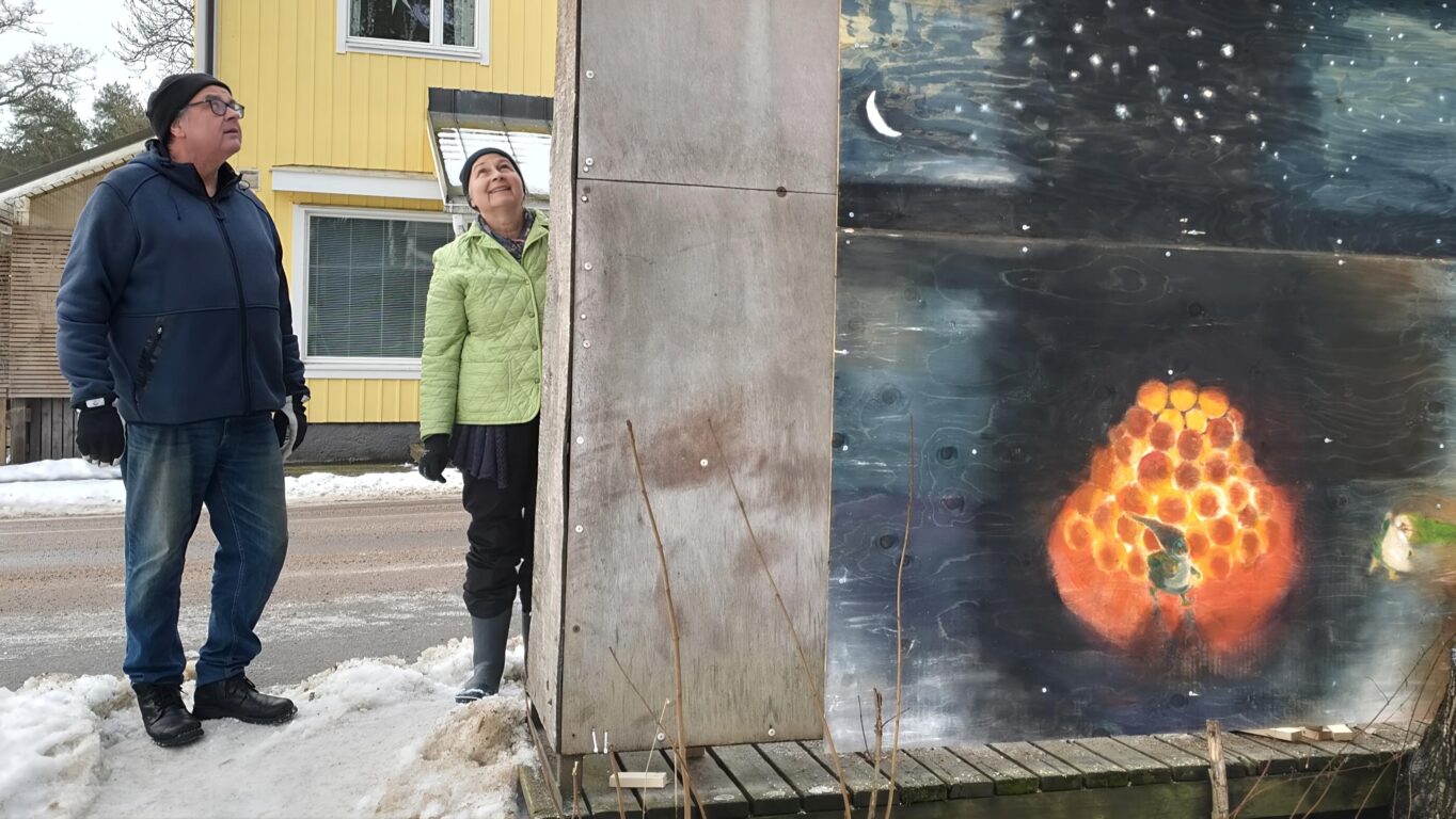 Talviaihe pysäkin takana ja pysäkin katon suunnittelua. 