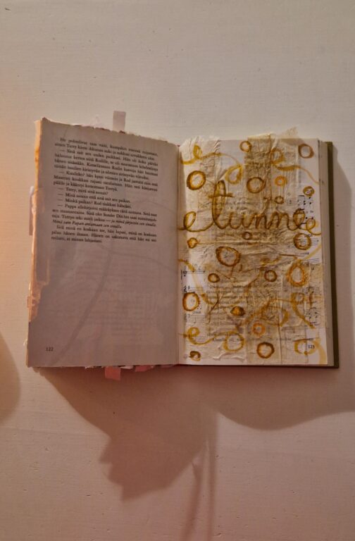 kokeilujen ilta, kahvimaalaus, teemaalaus, taitokeskus. kierrätyskuningatar