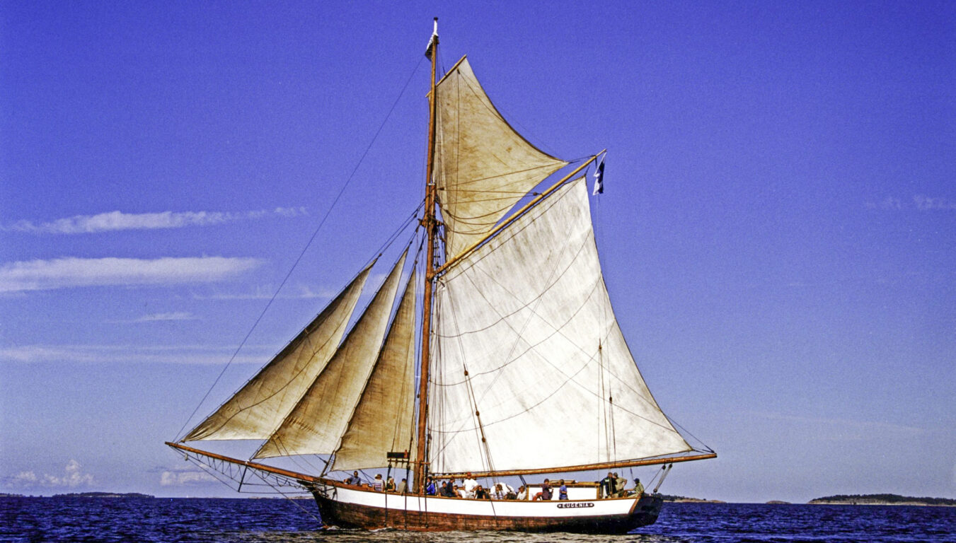 Eugenia-jahti, iso klassinen purjevene.