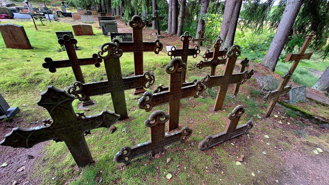 Teijon hautausmaa, ristit