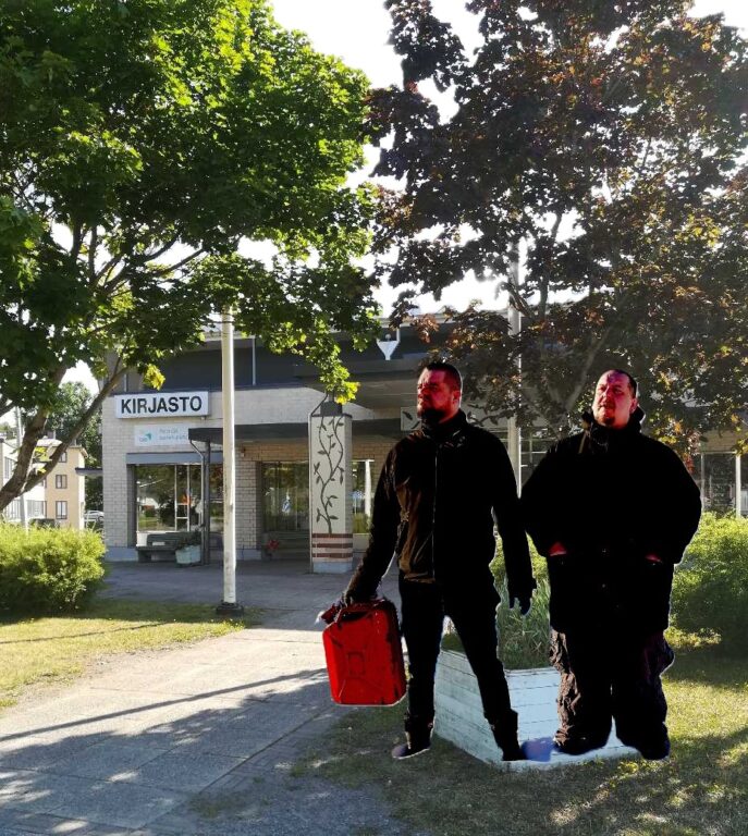 Perniön kirjasto, Improvisaatioduo Pahat Mahat