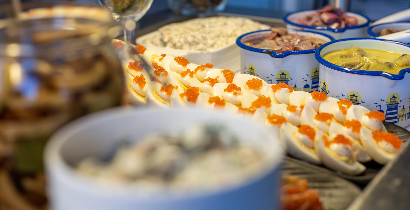 Saaristolaisbuffetin ruokia.