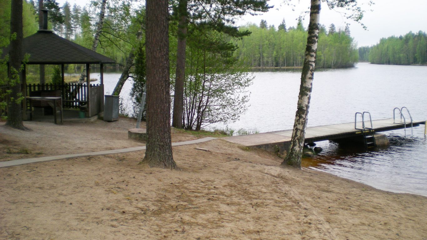 Varvojärven uimaranta Perttelissä