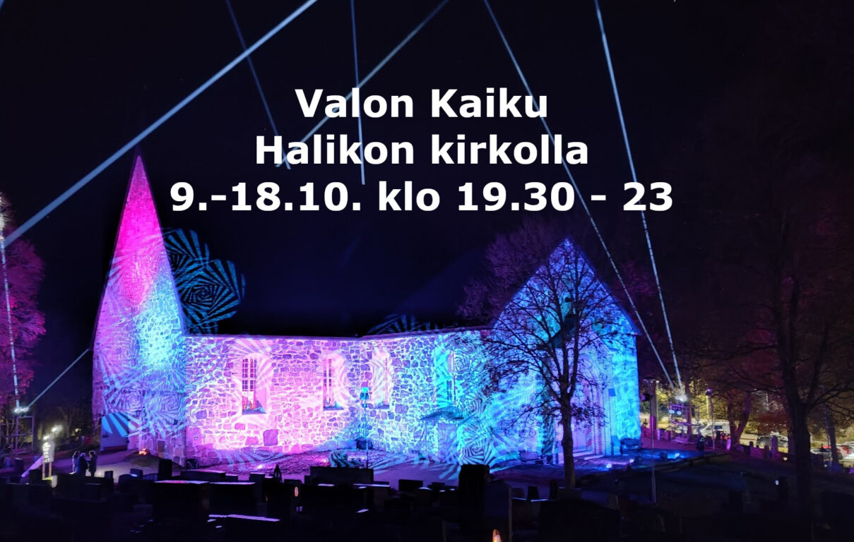 Halikon kirkko ulkoa värivaloissa