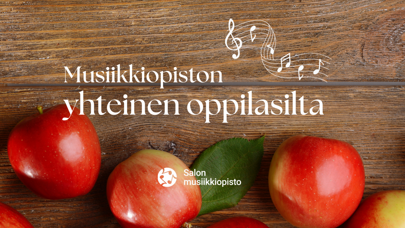 Punaisia omenoita ruskean lautalattian päällä.