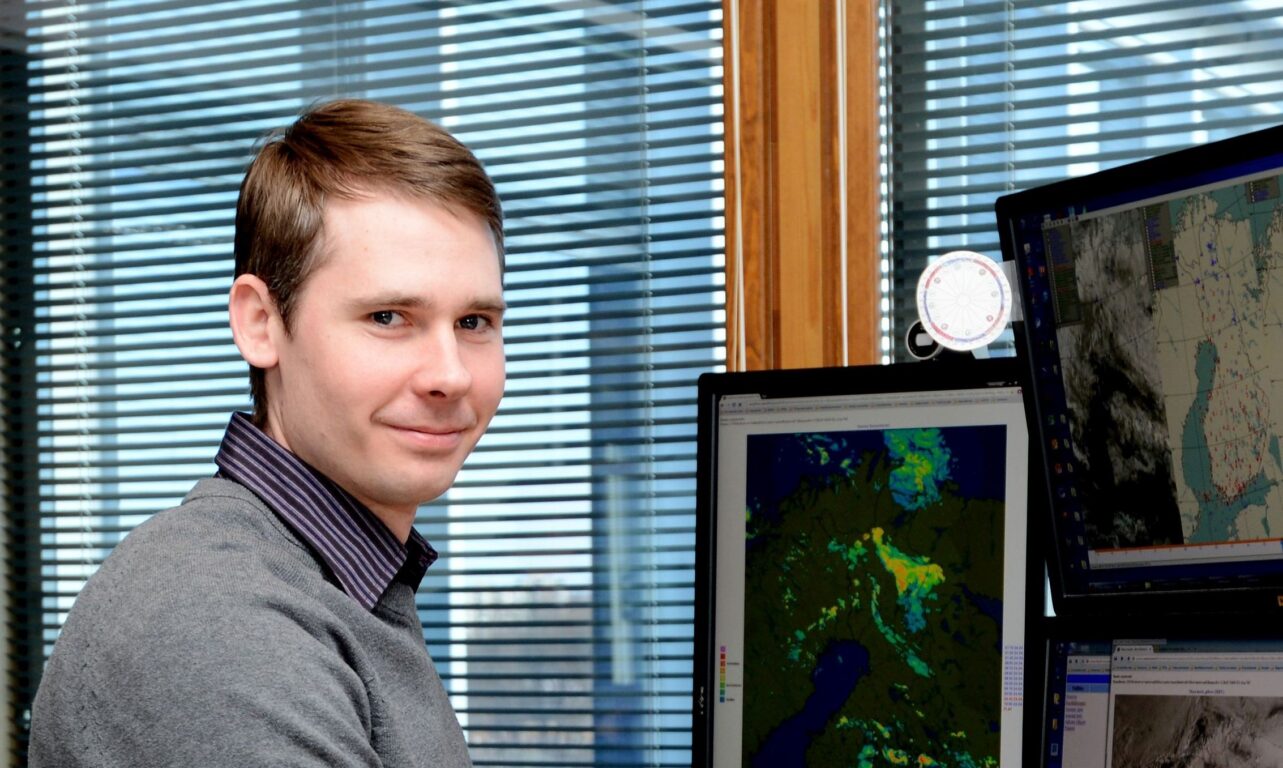 Ylimeteorologi Henri Nyman kertoo miten säätä ennustetaan jokainen päivä.
