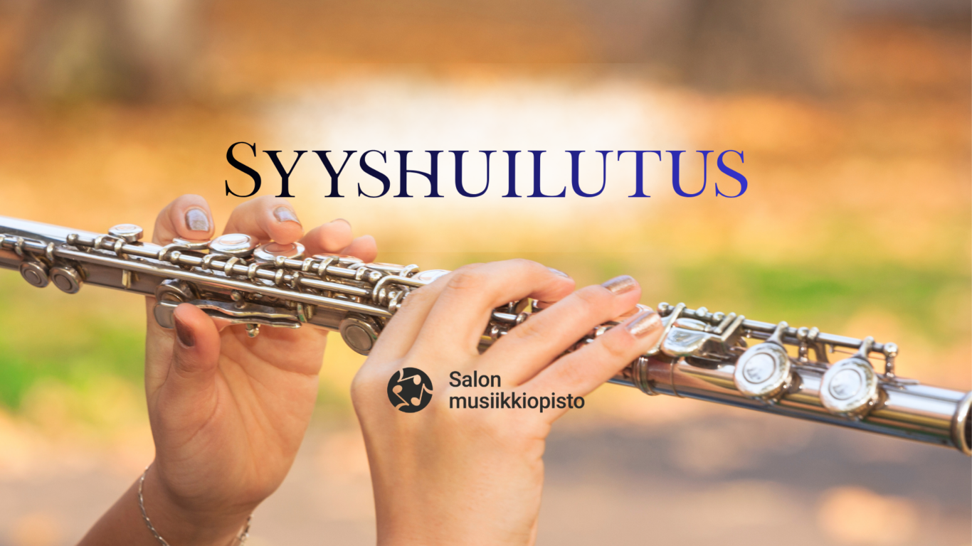 Poikkihuilu, jota huilistin kädet soittavat. Taustalla syksyinen värimaailma. Teksti: Syyshuilutus. Salon musiikkiopisto.